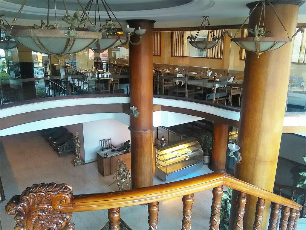The Woods Manor Mg Road Otel Kochi Dış mekan fotoğraf