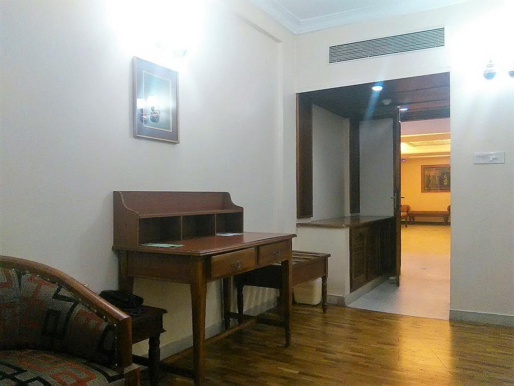 The Woods Manor Mg Road Otel Kochi Dış mekan fotoğraf