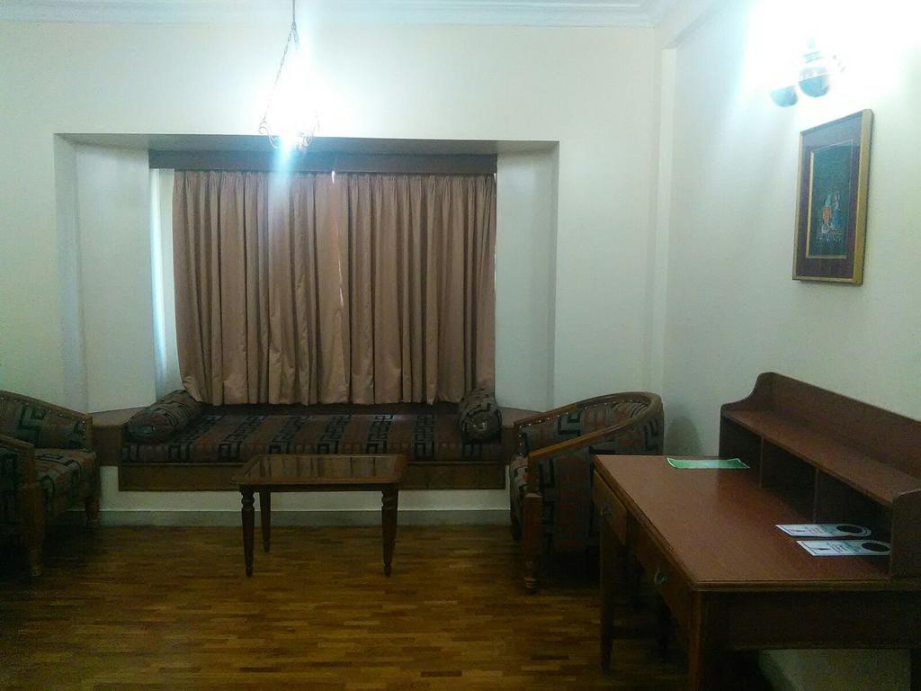 The Woods Manor Mg Road Otel Kochi Dış mekan fotoğraf