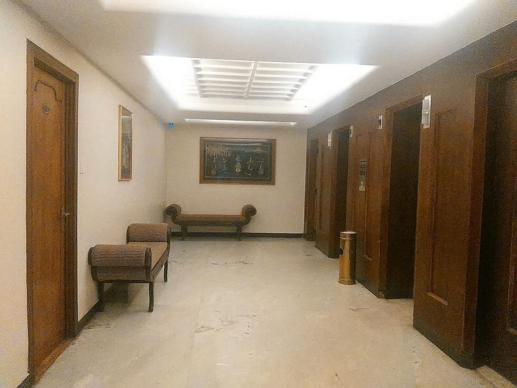 The Woods Manor Mg Road Otel Kochi Dış mekan fotoğraf