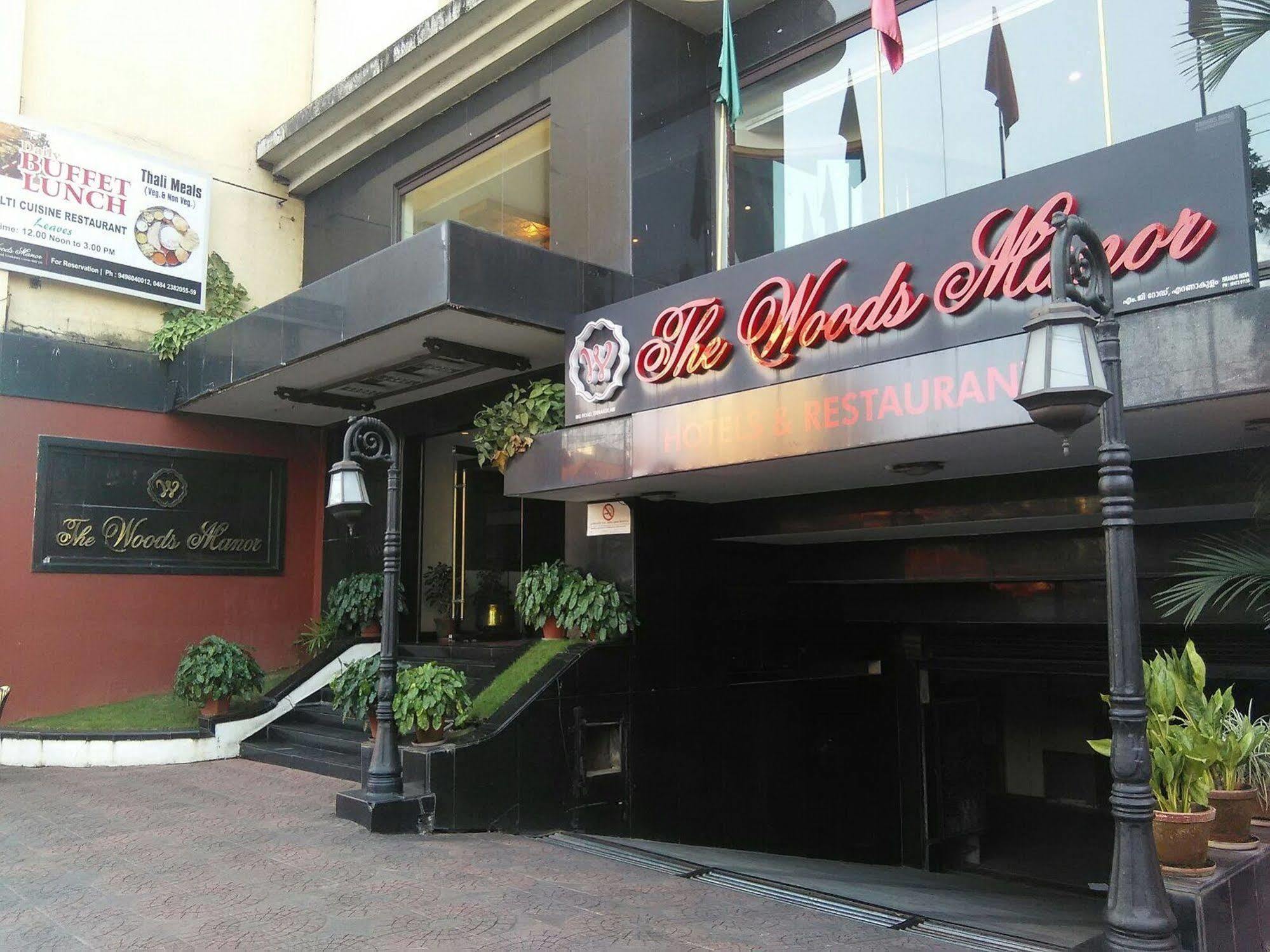 The Woods Manor Mg Road Otel Kochi Dış mekan fotoğraf